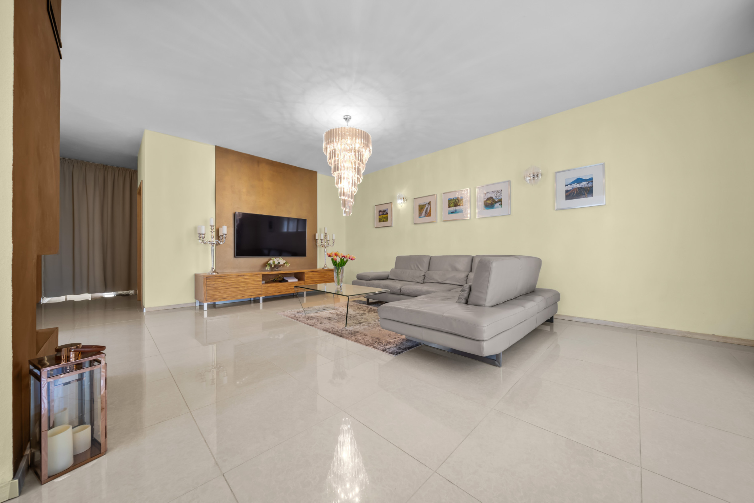 Priestranný 4 izbový rodinný dom s dvojgarážou, Senec