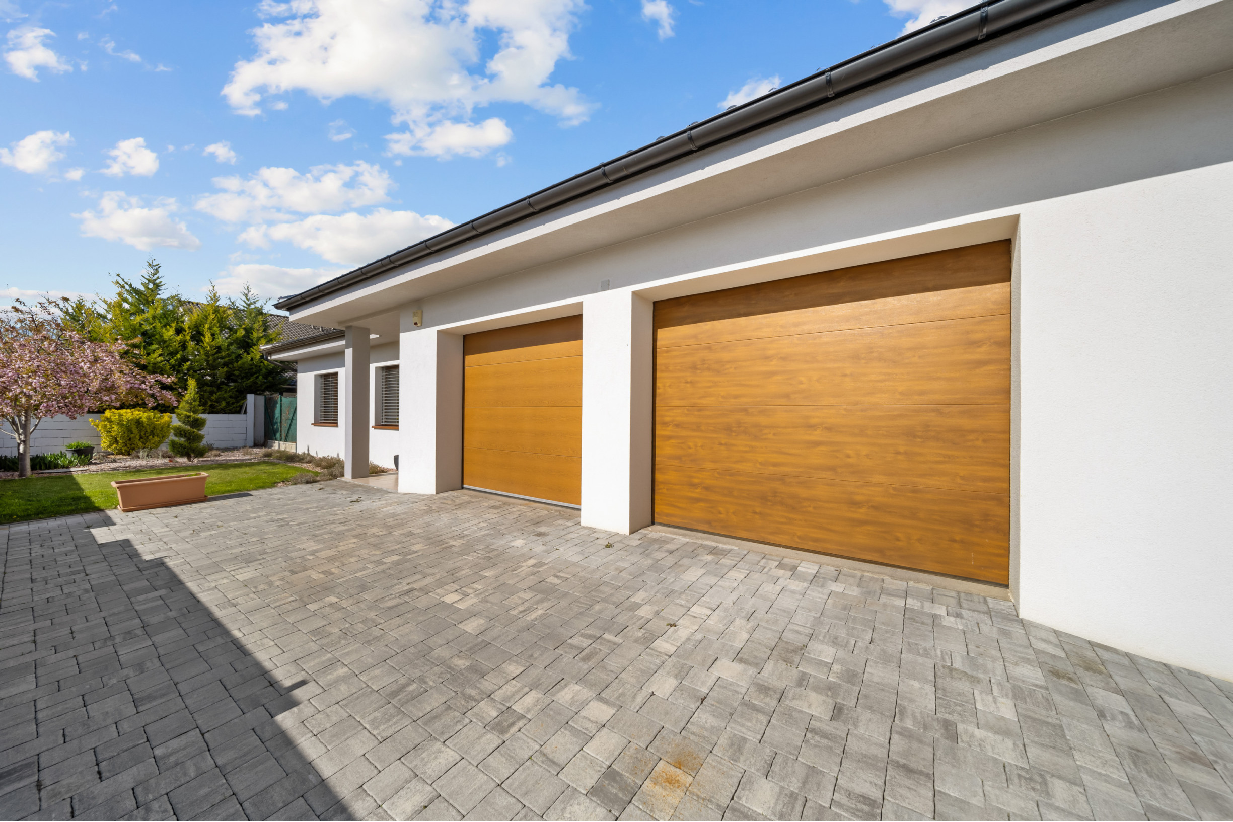 Priestranný 4 izbový rodinný dom s dvojgarážou, Senec