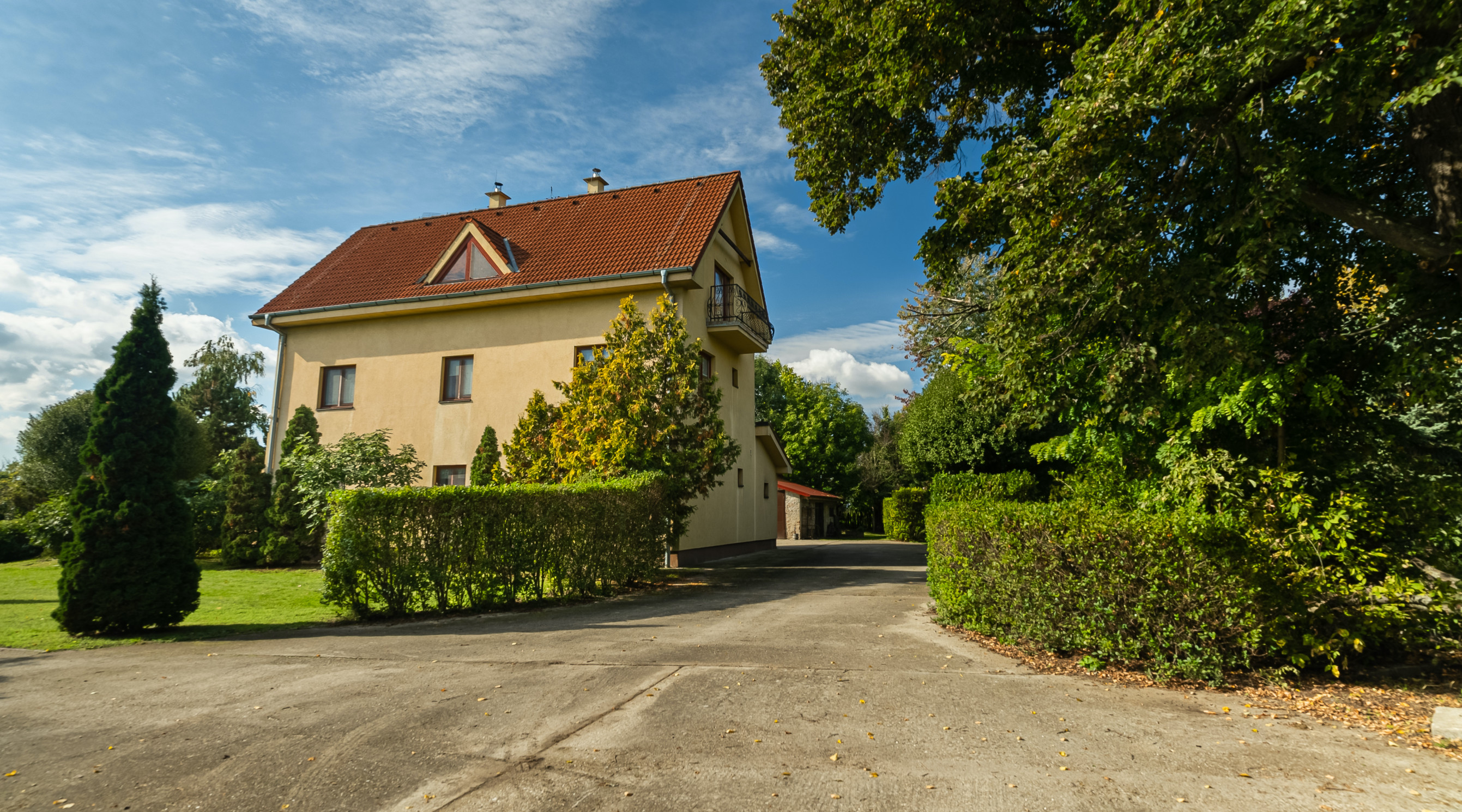 Pálffyho poľovnícke panstvo s vlastným lesom a jazerom