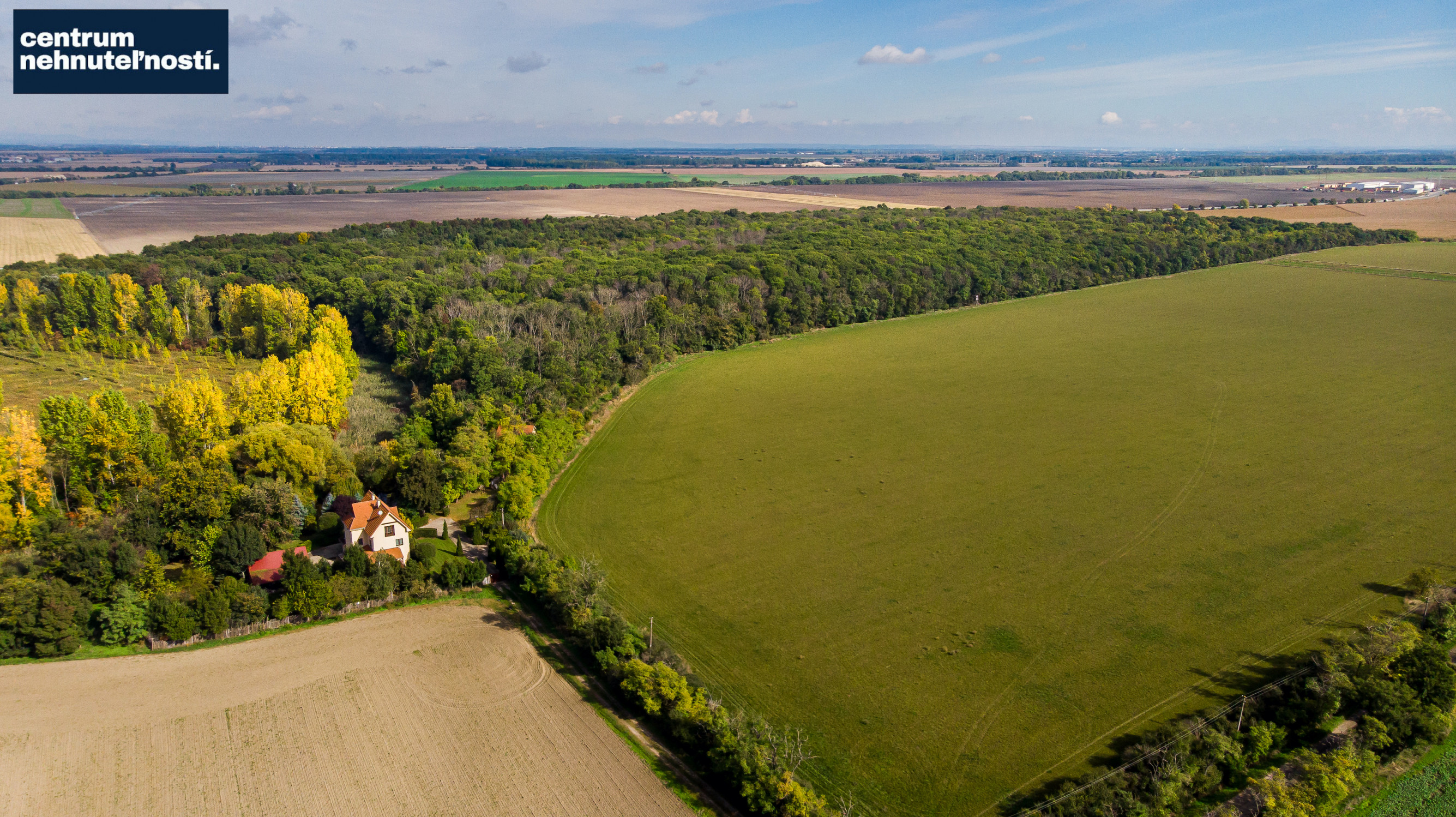 Pálffyho poľovnícke panstvo s vlastným lesom a jazerom
