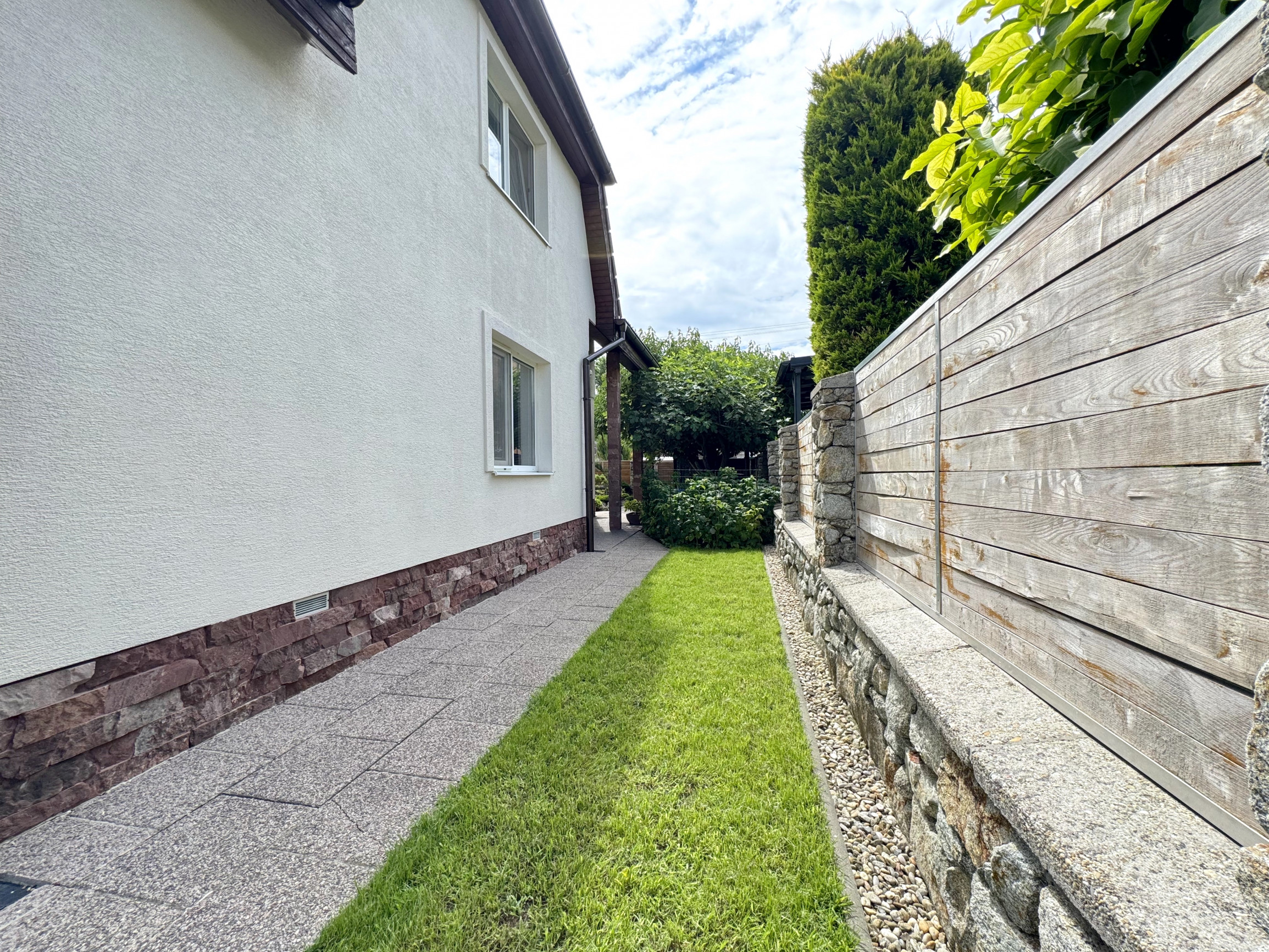 Predaj dvojgeneračný rodinný dom, BA II - Trnávka