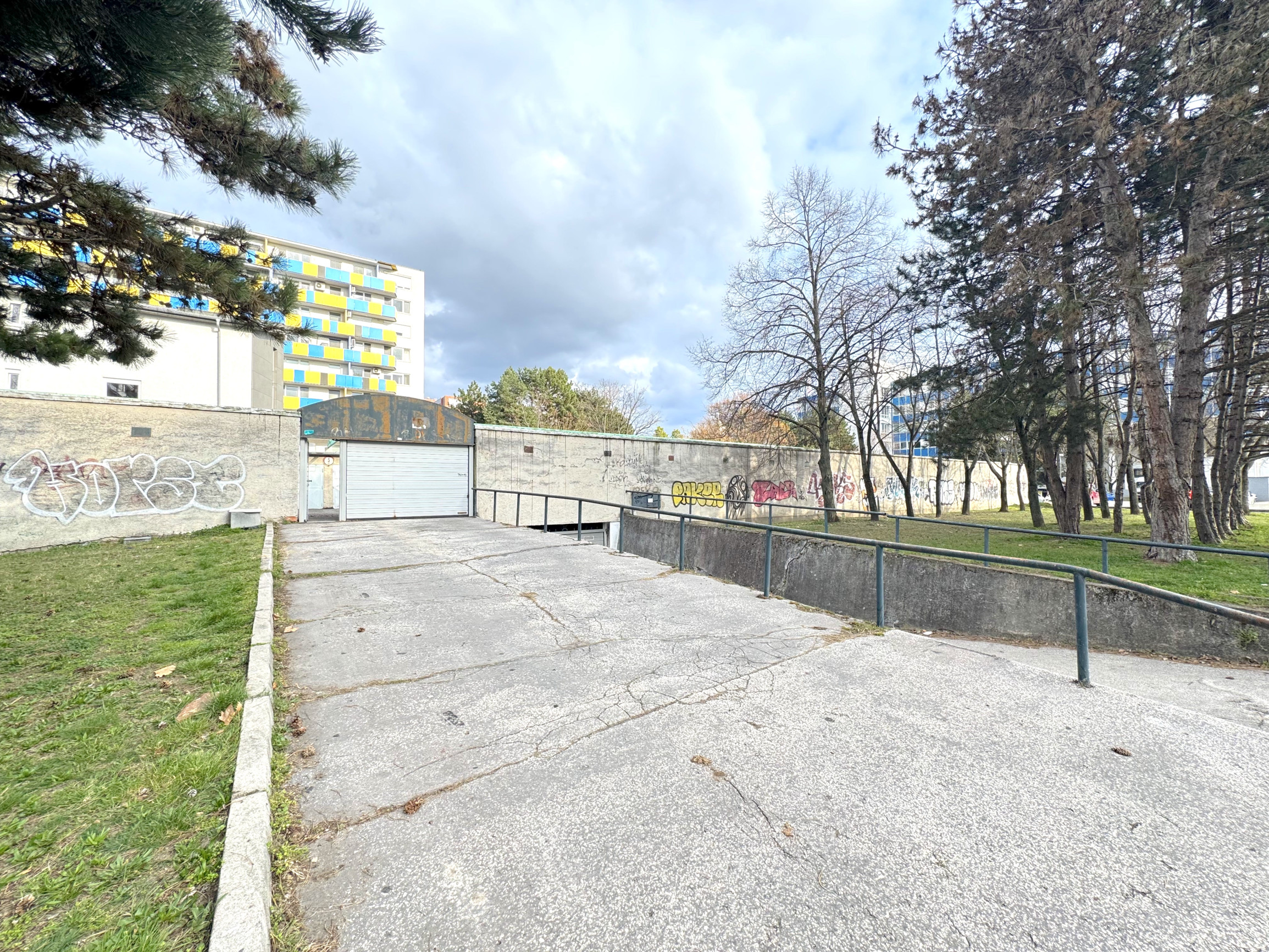 Garáž v uzavretom areáli, BA II - Ružinov