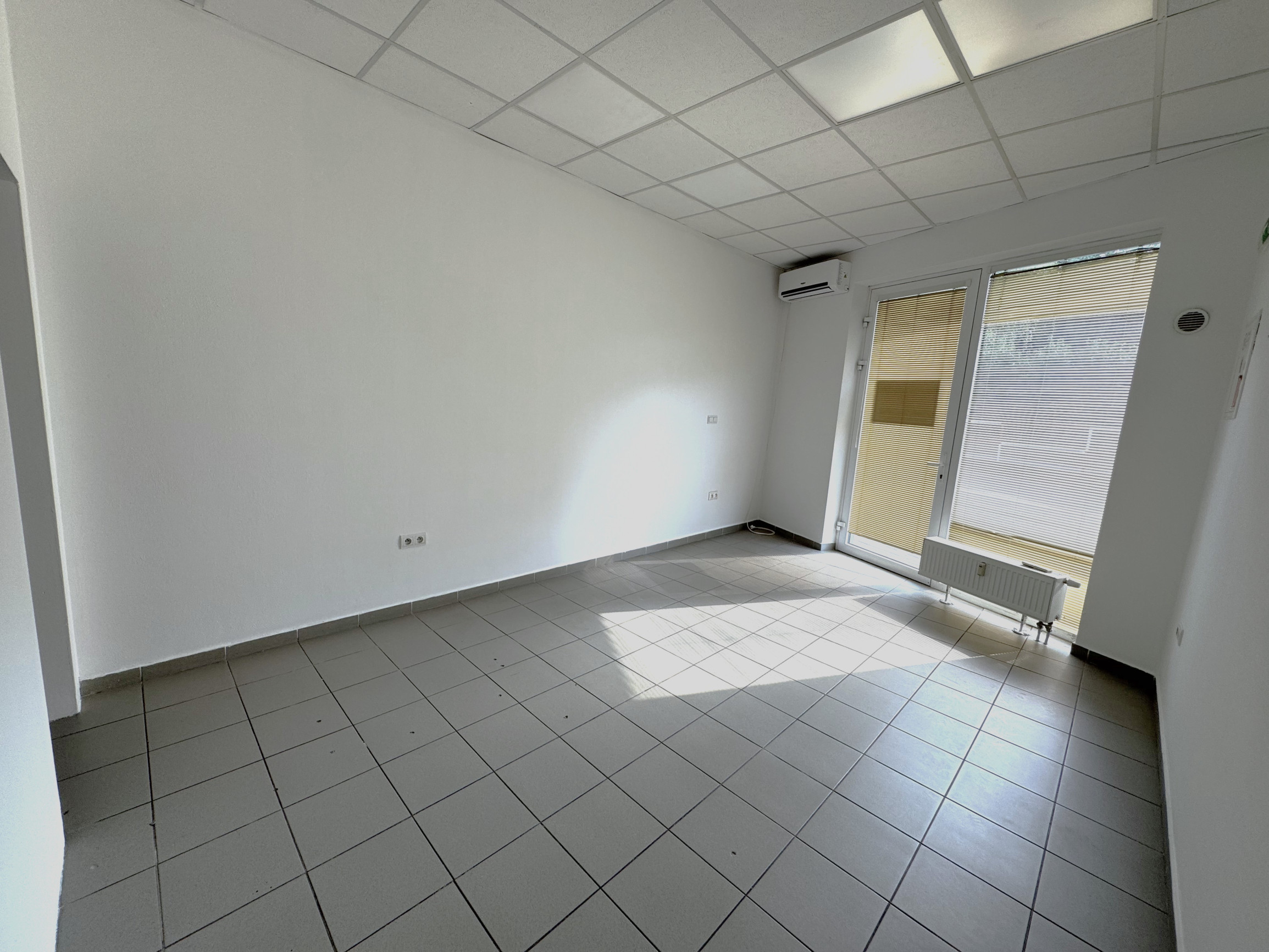 Prenájom - obchodný priestor