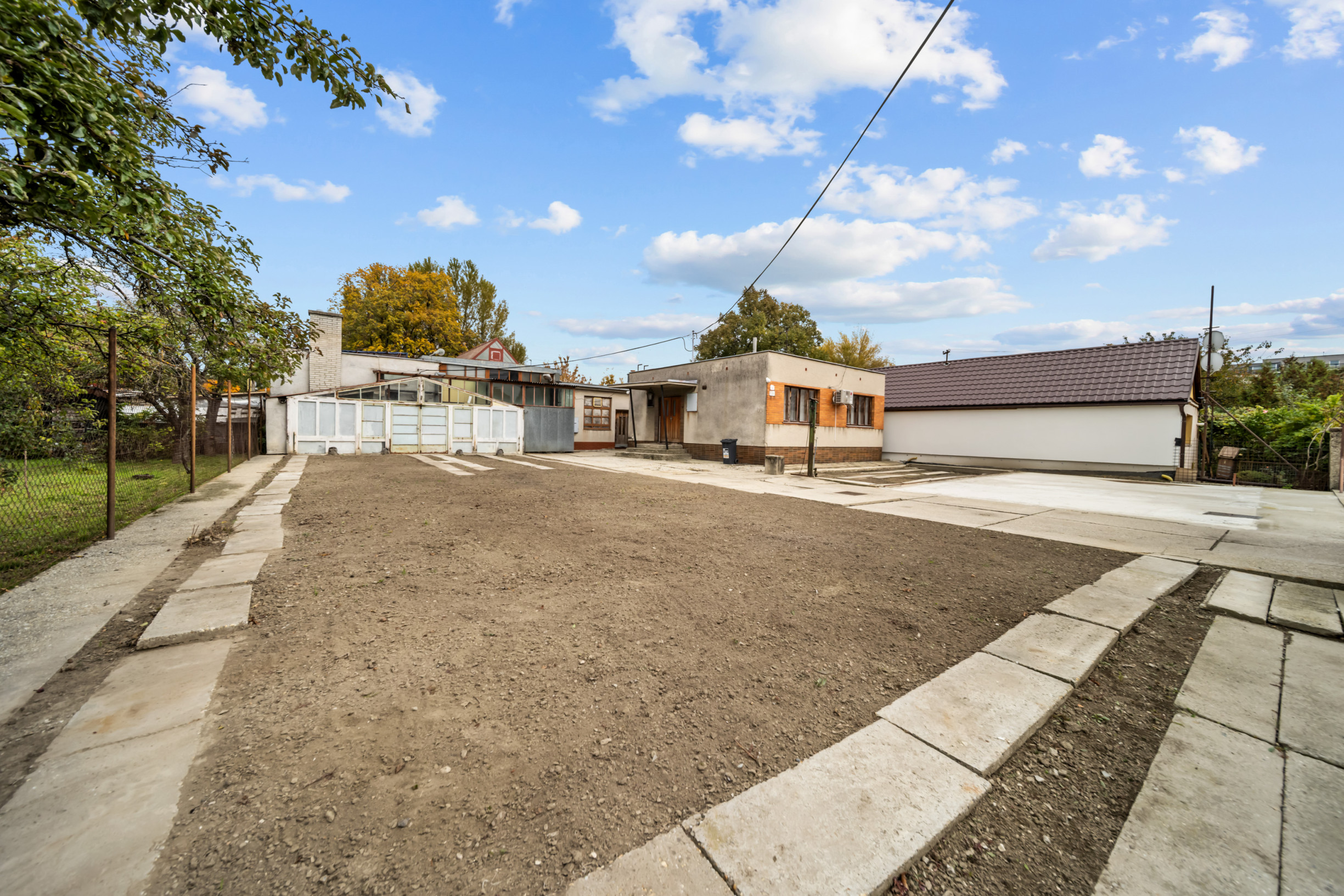 Predaj pozemok s domom a stavbami, BA II - Klatovská ul.