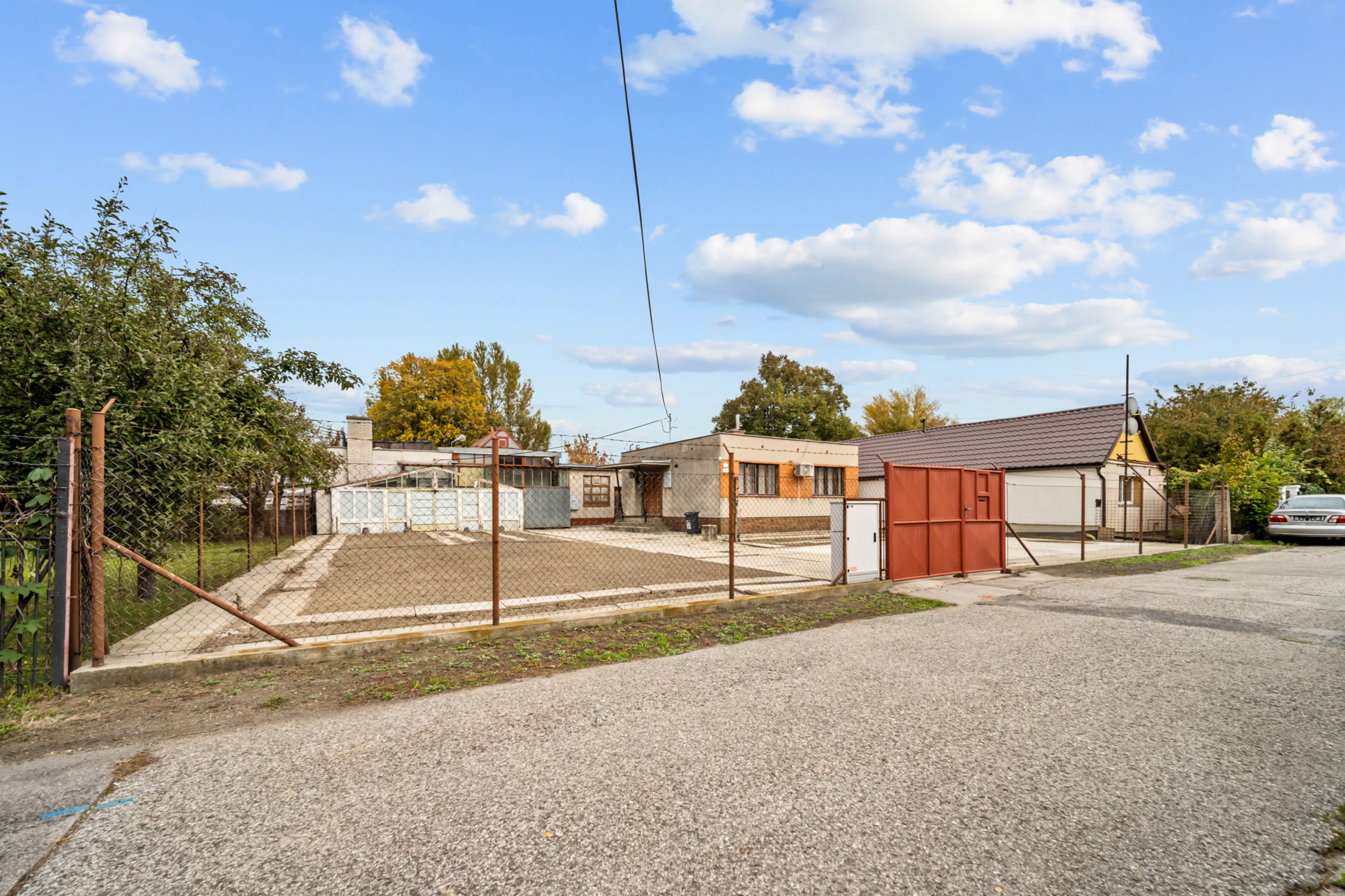 Predaj pozemok s domom a stavbami, BA II - Klatovská ul.