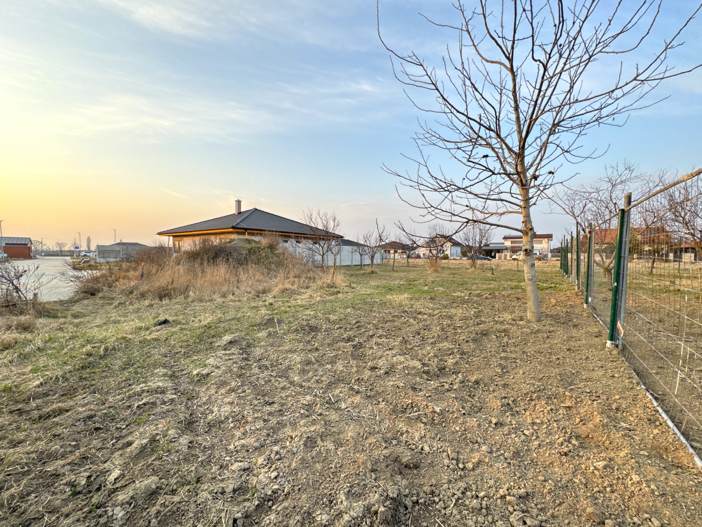 Stavebný pozemok Senec - Veľký Grob na predaj