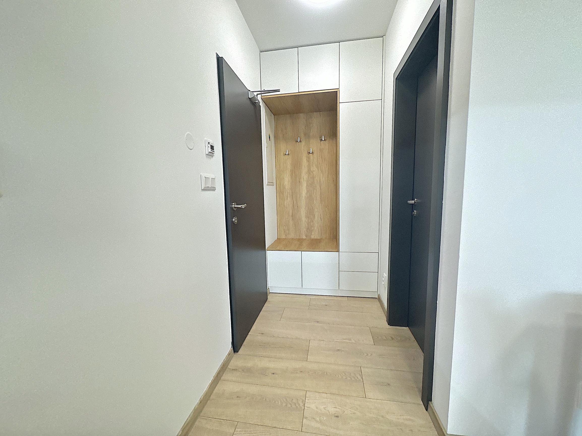Prenájom 2 izbový byt s parkovaním, Senec - Hurbanova Ves