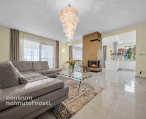 Priestranný 4 izbový rodinný dom s dvojgarážou, Senec