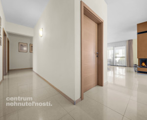 Priestranný 4 izbový rodinný dom s dvojgarážou, Senec