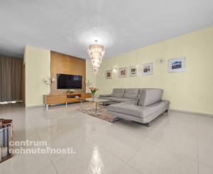 Priestranný 4 izbový rodinný dom s dvojgarážou, Senec