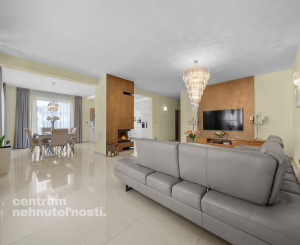 Priestranný 4 izbový rodinný dom s dvojgarážou, Senec