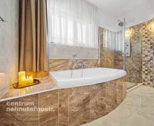 Priestranný 4 izbový rodinný dom s dvojgarážou, Senec