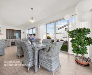 Priestranný 4 izbový rodinný dom s dvojgarážou, Senec