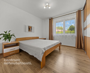 Priestranný 4 izbový dom s garážou, Senec - Hurbanova Ves