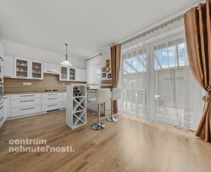 Priestranný 4 izbový dom s garážou, Senec - Hurbanova Ves