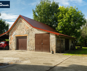 Pálffyho poľovnícke panstvo s vlastným lesom a jazerom