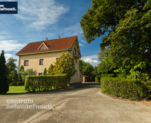 Pálffyho poľovnícke panstvo s vlastným lesom a jazerom