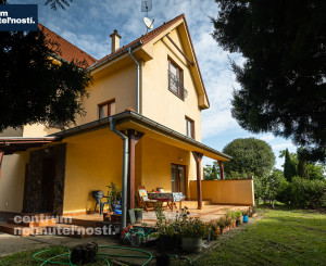 Pálffyho poľovnícke panstvo s vlastným lesom a jazerom