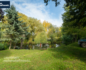 Pálffyho poľovnícke panstvo s vlastným lesom a jazerom