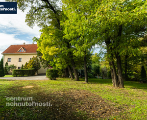 Pálffyho poľovnícke panstvo s vlastným lesom a jazerom