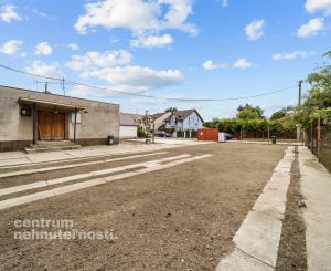 Predaj pozemok s domom a stavbami, BA II - Klatovská ul.