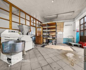 Predaj pozemok s domom a stavbami, BA II - Klatovská ul.