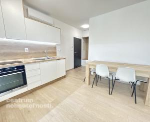 Prenájom 2 izbový byt s parkovaním, Senec - Hurbanova Ves
