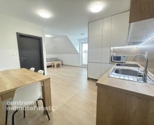 Prenájom 2 izbový byt s parkovaním, Senec - Hurbanova Ves