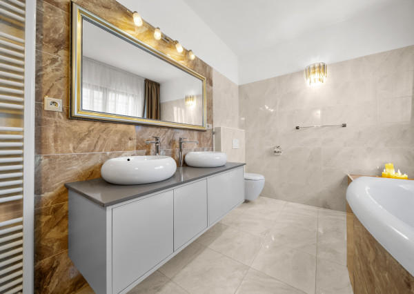 Priestranný 4 izbový rodinný dom s dvojgarážou, Senec