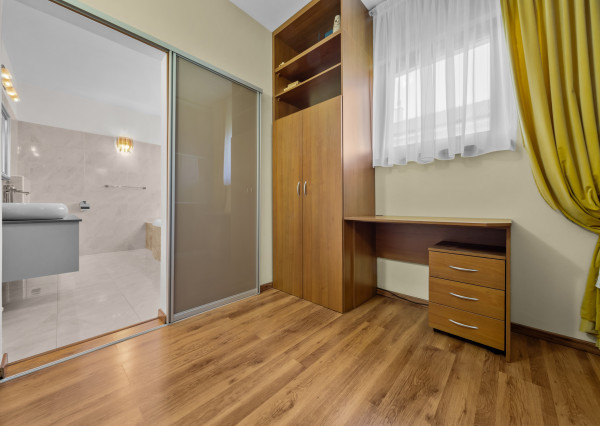 Priestranný 4 izbový rodinný dom s dvojgarážou, Senec