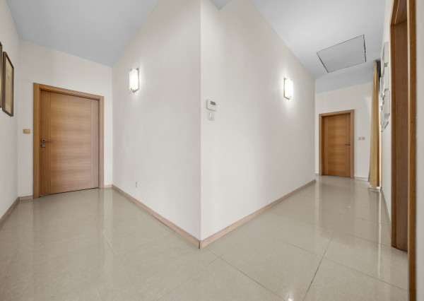 Priestranný 4 izbový rodinný dom s dvojgarážou, Senec