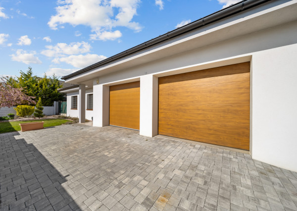 Priestranný 4 izbový rodinný dom s dvojgarážou, Senec