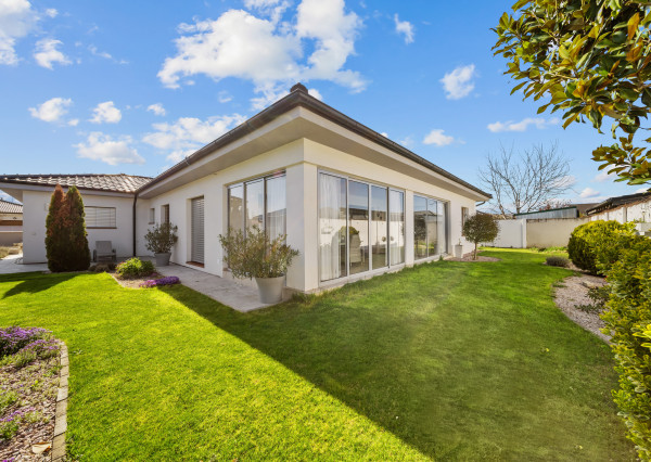 Priestranný 4 izbový rodinný dom s dvojgarážou, Senec