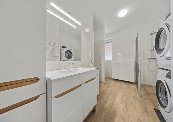 Priestranný 4 izbový dom s garážou, Senec - Hurbanova Ves