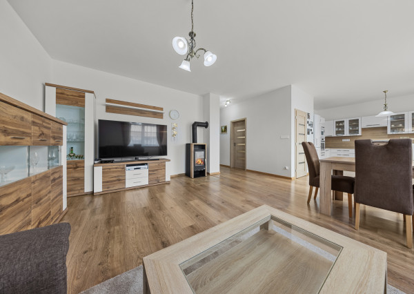 Priestranný 4 izbový dom s garážou, Senec - Hurbanova Ves