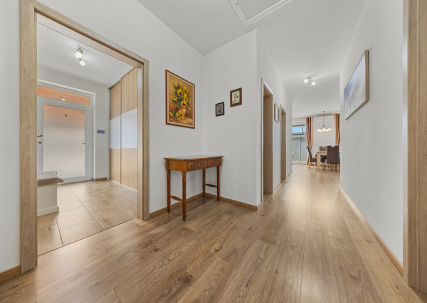 Priestranný 4 izbový dom s garážou, Senec - Hurbanova Ves