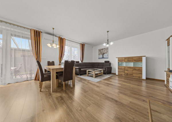 Priestranný 4 izbový dom s garážou, Senec - Hurbanova Ves