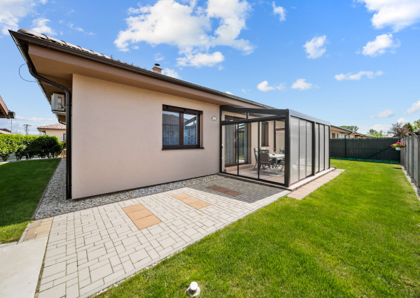 Priestranný 4 izbový dom s garážou, Senec - Hurbanova Ves