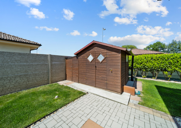 Priestranný 4 izbový dom s garážou, Senec - Hurbanova Ves