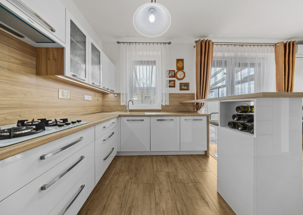 Priestranný 4 izbový dom s garážou, Senec - Hurbanova Ves