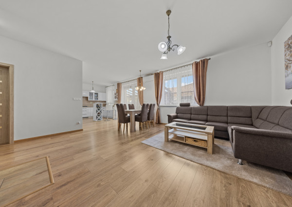 Priestranný 4 izbový dom s garážou, Senec - Hurbanova Ves