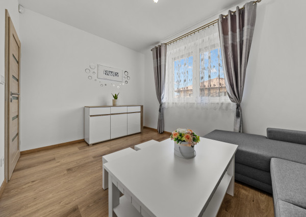 Priestranný 4 izbový dom s garážou, Senec - Hurbanova Ves