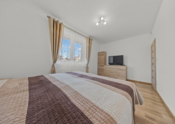 Priestranný 4 izbový dom s garážou, Senec - Hurbanova Ves