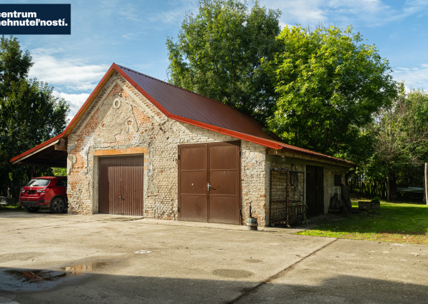 Pálffyho poľovnícke panstvo s vlastným lesom a jazerom