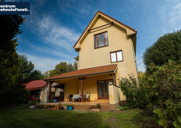 Pálffyho poľovnícke panstvo s vlastným lesom a jazerom