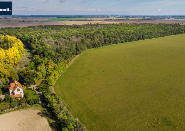 Pálffyho poľovnícke panstvo s vlastným lesom a jazerom