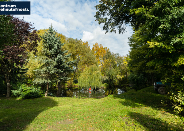 Pálffyho poľovnícke panstvo s vlastným lesom a jazerom