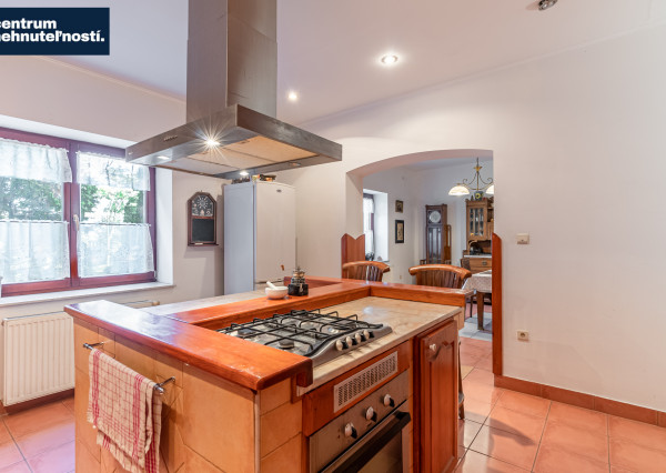 Pálffyho poľovnícke panstvo s vlastným lesom a jazerom