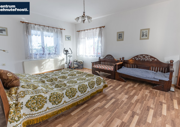 Pálffyho poľovnícke panstvo s vlastným lesom a jazerom