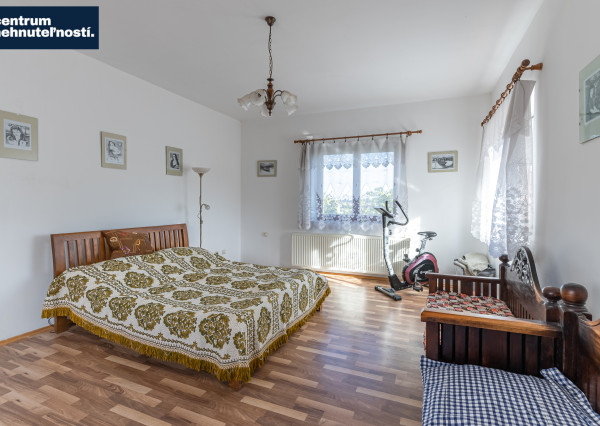 Pálffyho poľovnícke panstvo s vlastným lesom a jazerom